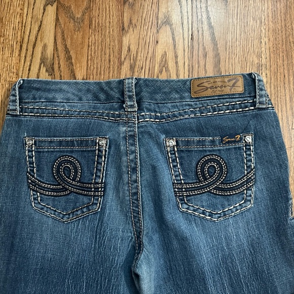 Seven7 Low Rise Boot Cut Jeans Blue Medium Wash Whiskered Stretch Pockets Denim - Picture 12 of 13